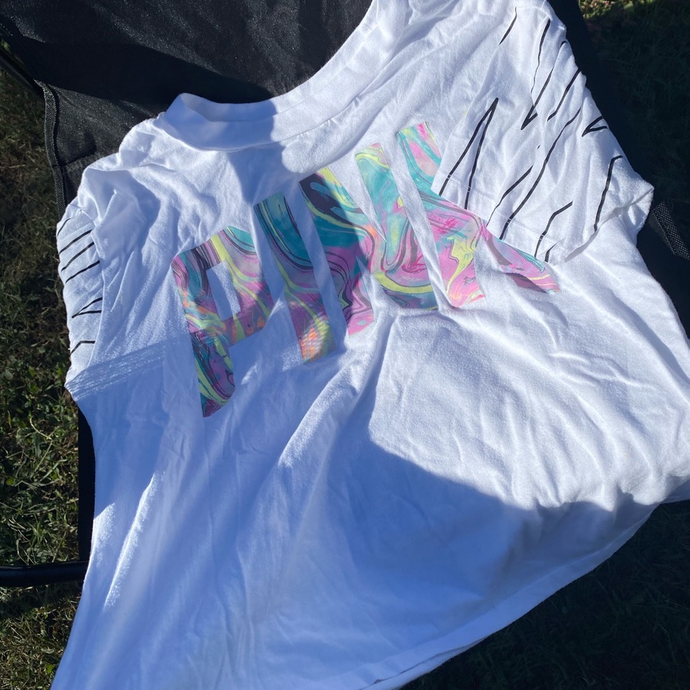 vs pink marble tee